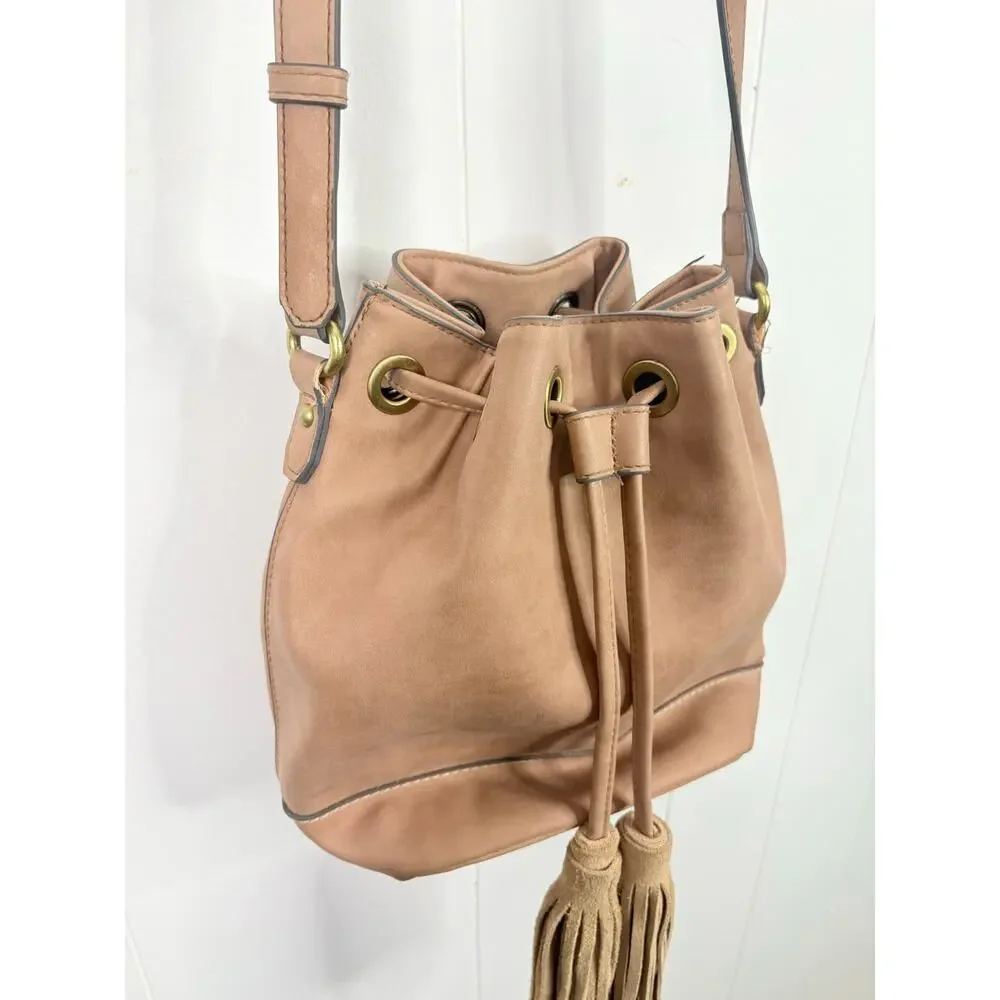 ✨2/$30✨Merona Tan Faux Leather Bucket Bag Tassel Crossbody Purse Western